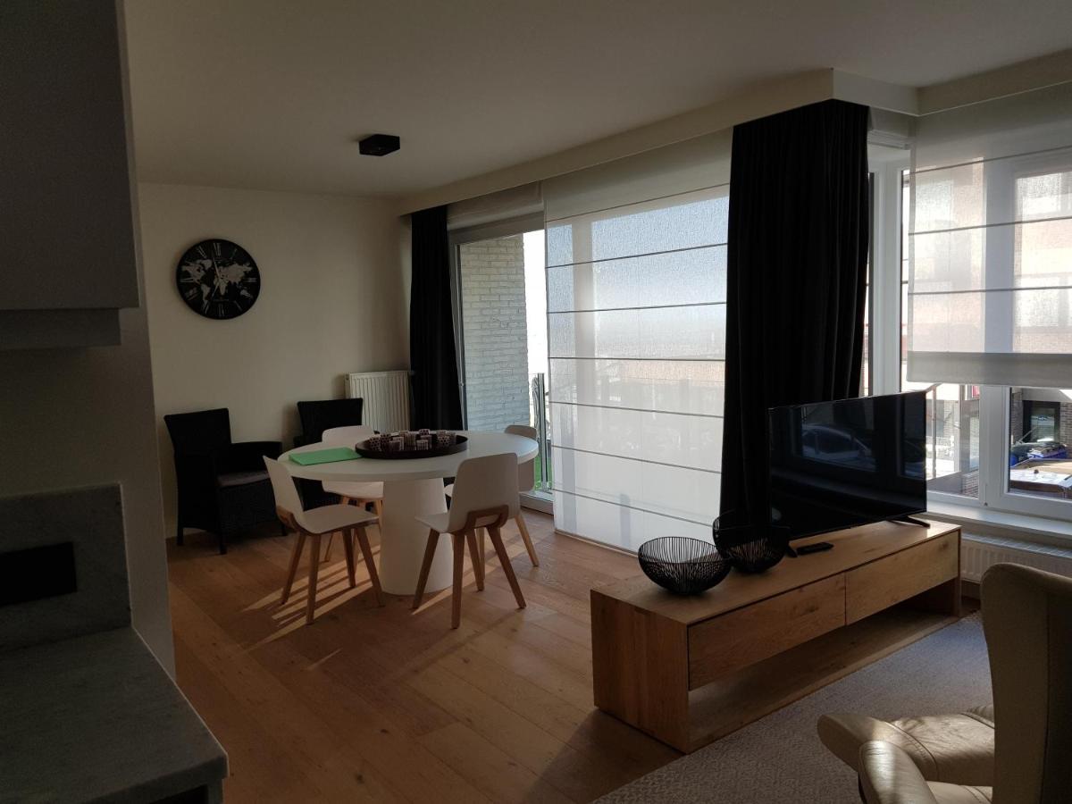Koksijde Zeedijk La Digue 102 Appartement Met Garage - Lateraal Zeezicht Zewnętrze zdjęcie