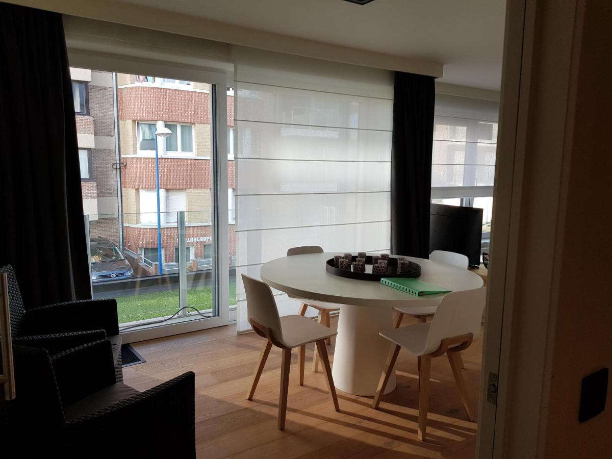 Koksijde Zeedijk La Digue 102 Appartement Met Garage - Lateraal Zeezicht Zewnętrze zdjęcie