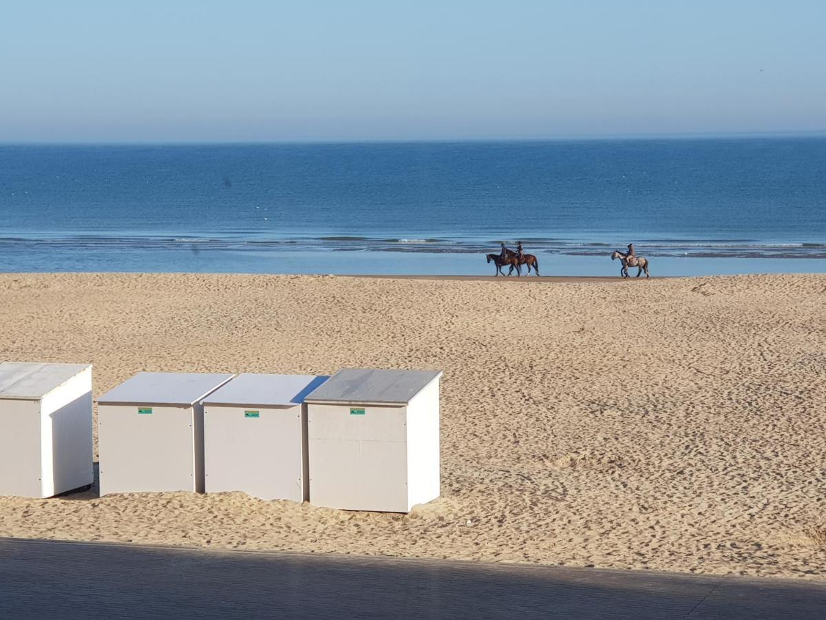 Koksijde Zeedijk La Digue 102 Appartement Met Garage - Lateraal Zeezicht Zewnętrze zdjęcie