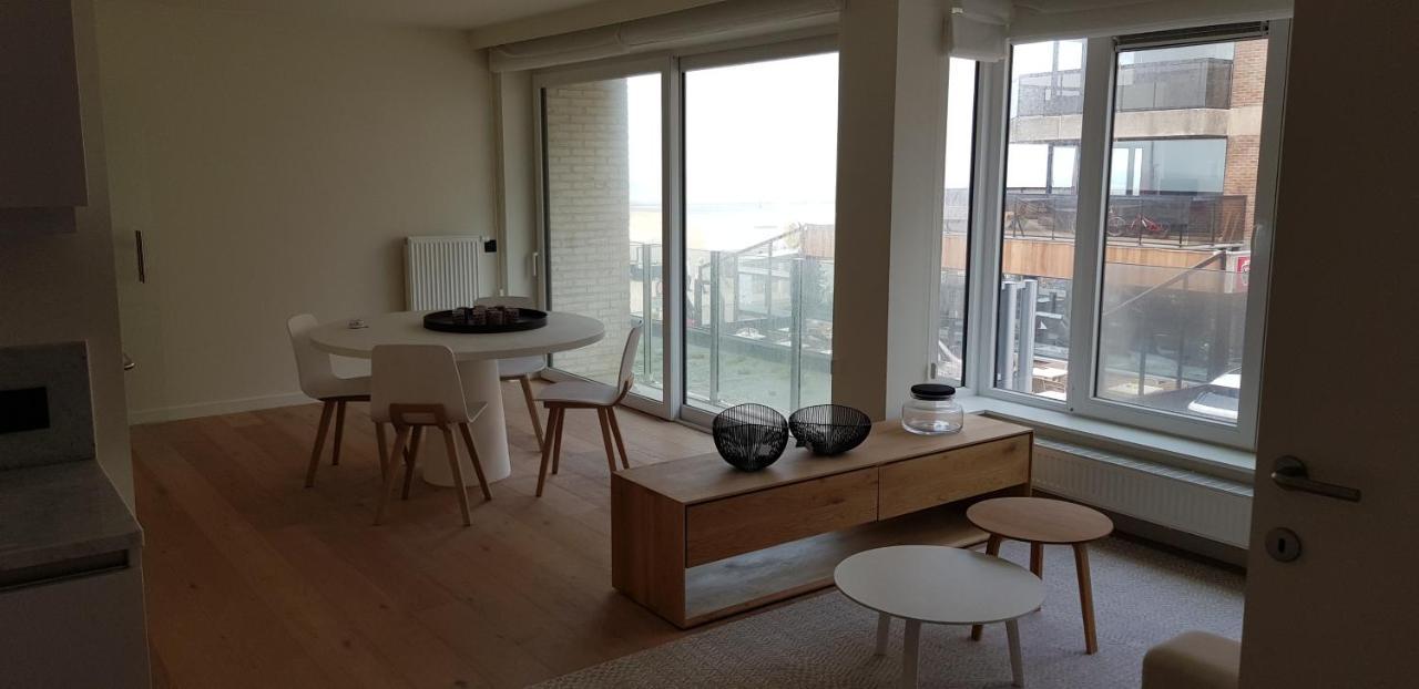 Koksijde Zeedijk La Digue 102 Appartement Met Garage - Lateraal Zeezicht Zewnętrze zdjęcie